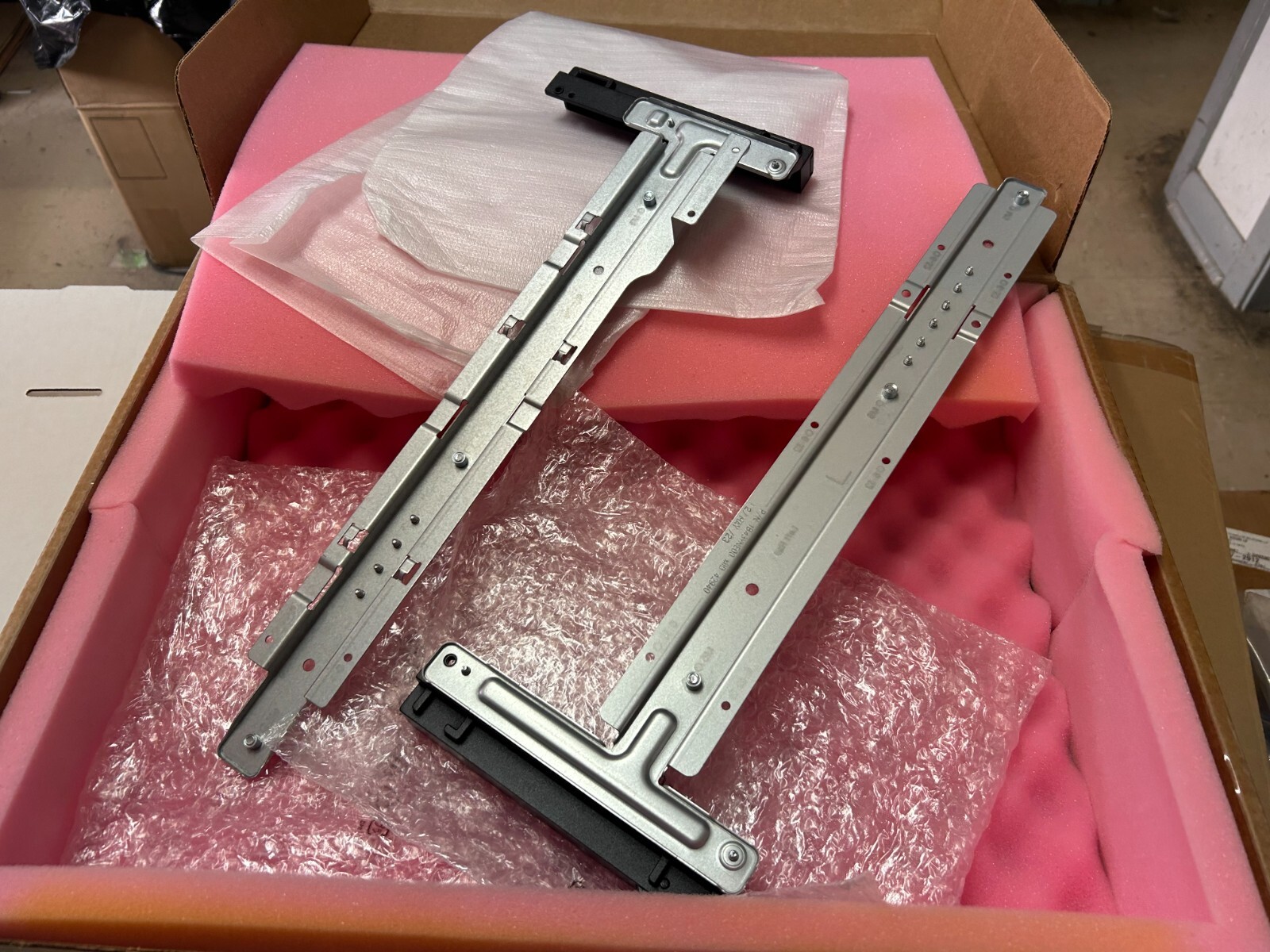 New OEM Dell Right Left Rack 1B43YNE00