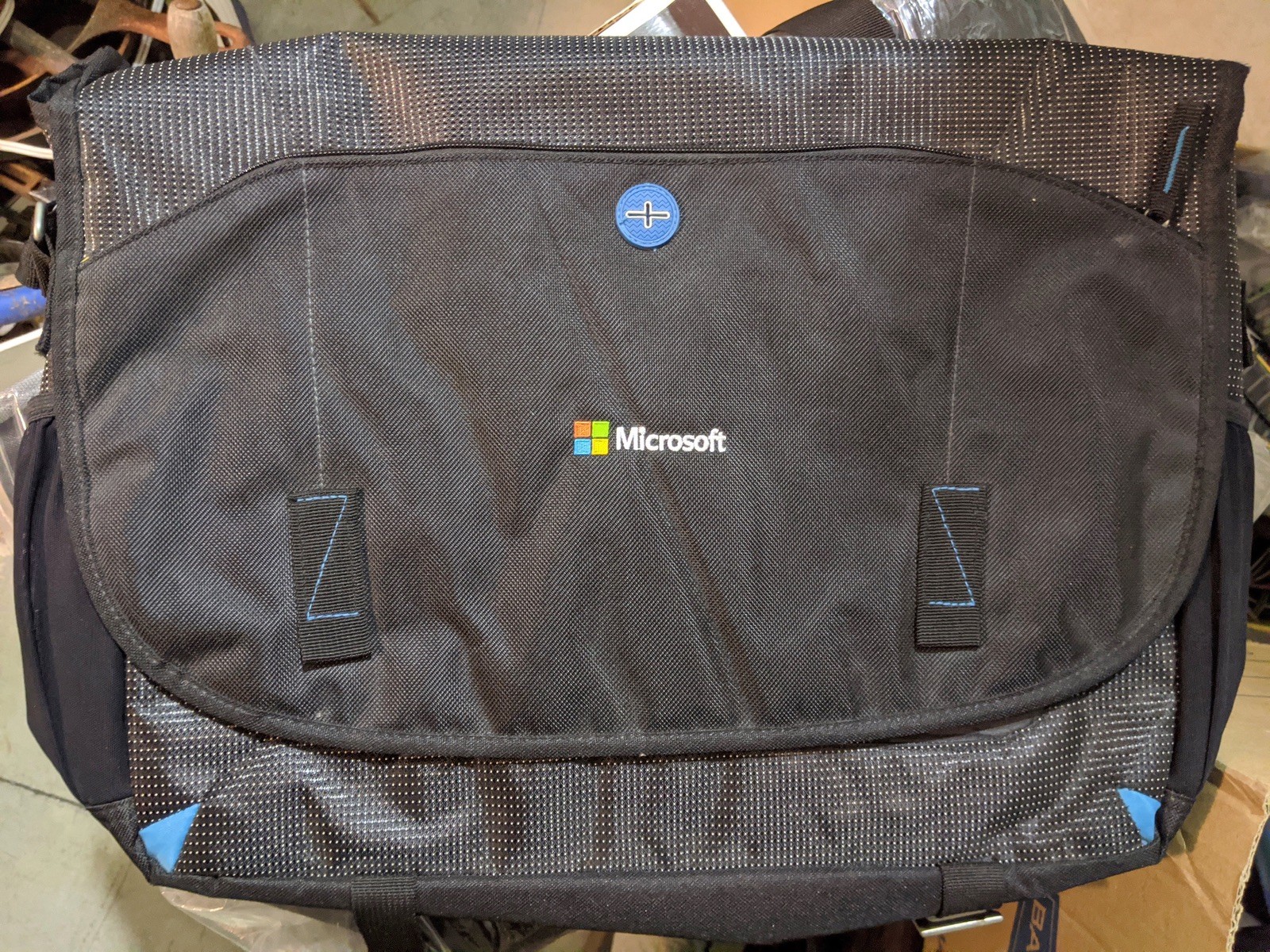 MICROSOFT Logo Zoom Checkpoint Friendly Messenger Bag *BRAND NEW*