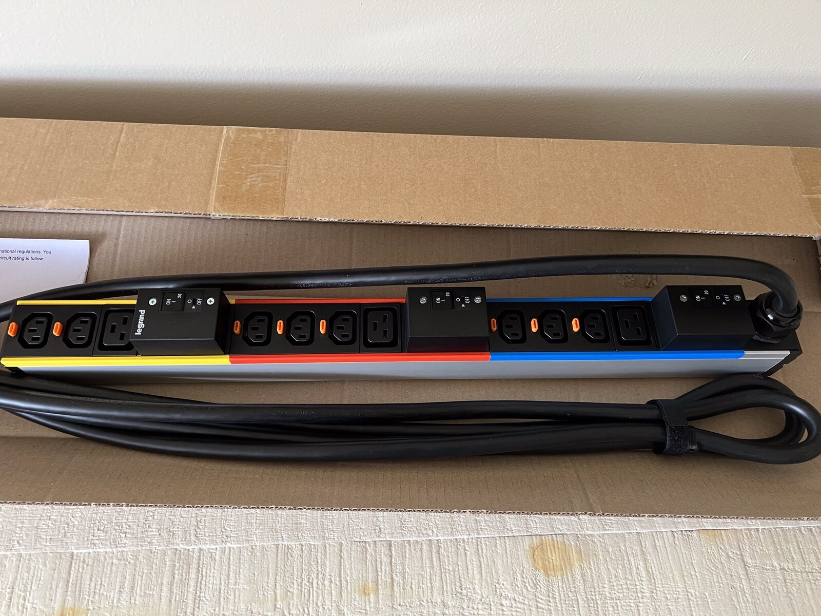 Legrand Power Distribution Unit Strip Single Phase 208V 24A 8x13C Power Strip