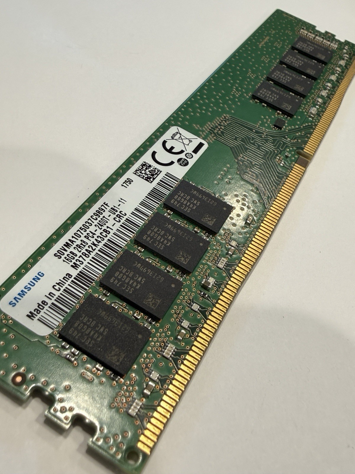 Samsung 16GB DDR4 SDRAM DIMM PC4-2400T Desktop Memory RAM M378A2K43CB1-CRC