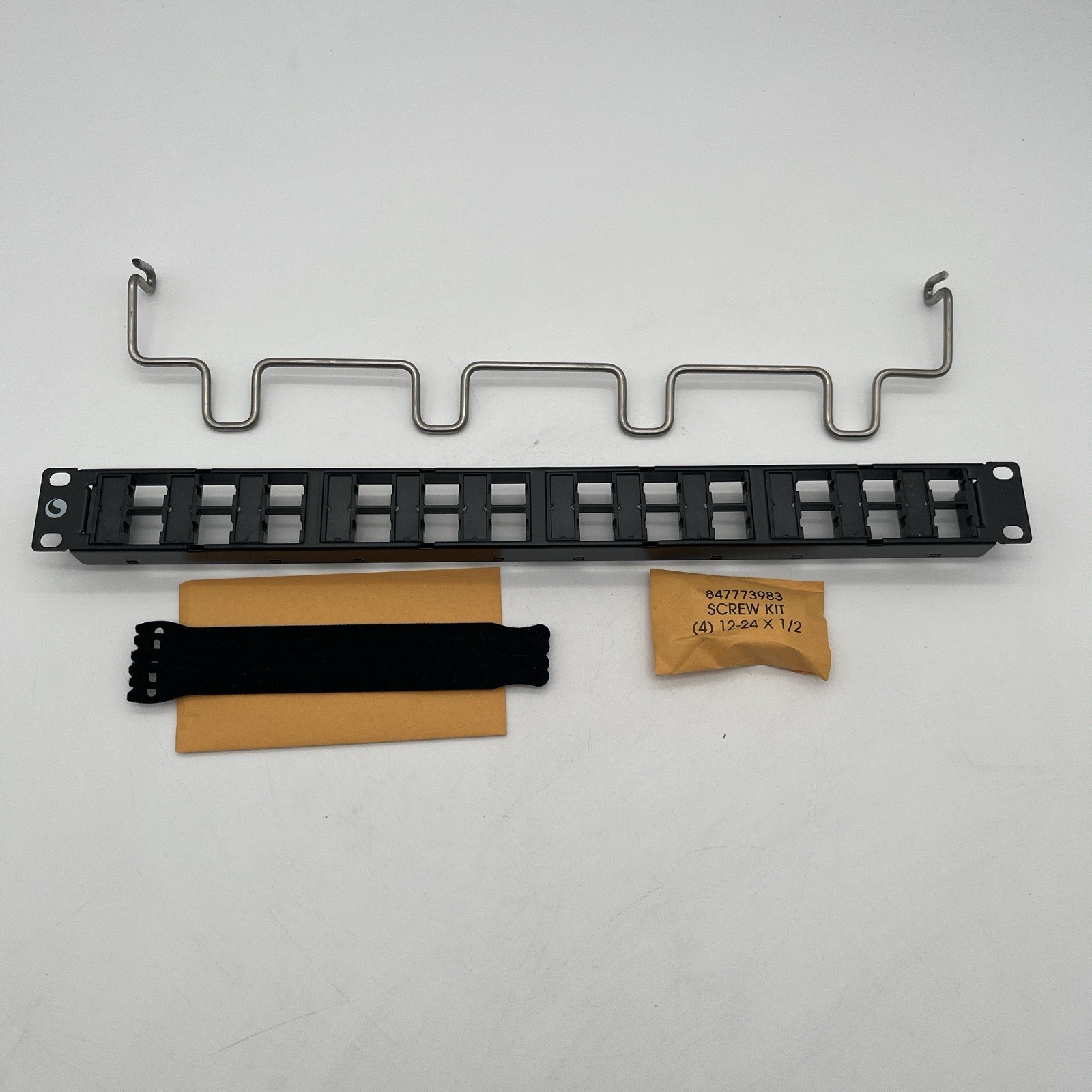 NEW Commscope Unshielded Discrete Distribution 24 Port Panel 1U 760207274