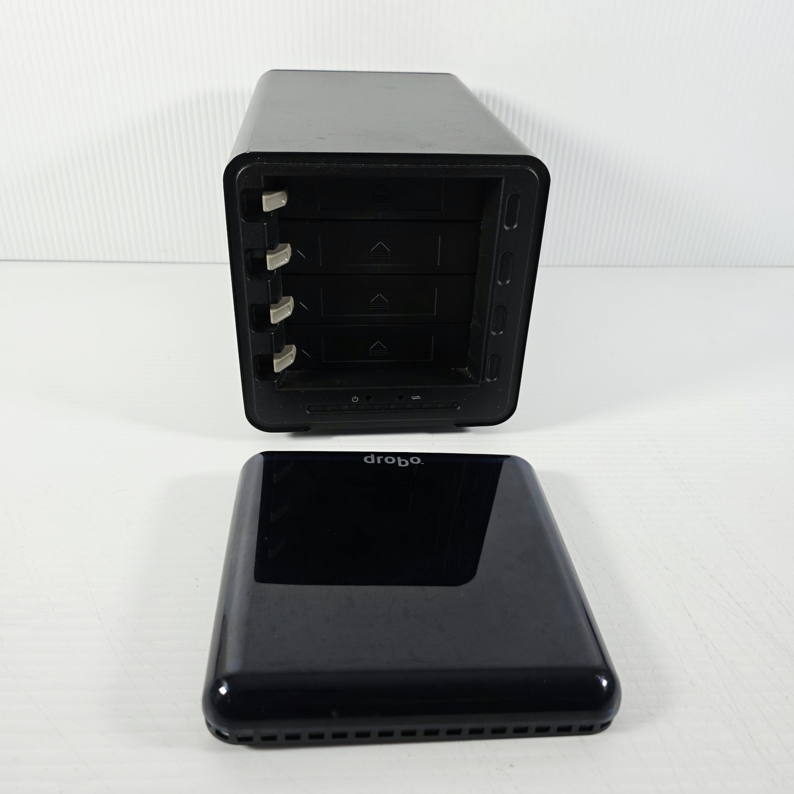 Data Robotics Drobo DR04D-D, 4 Hard Drive Bay USB SATA - Tested 