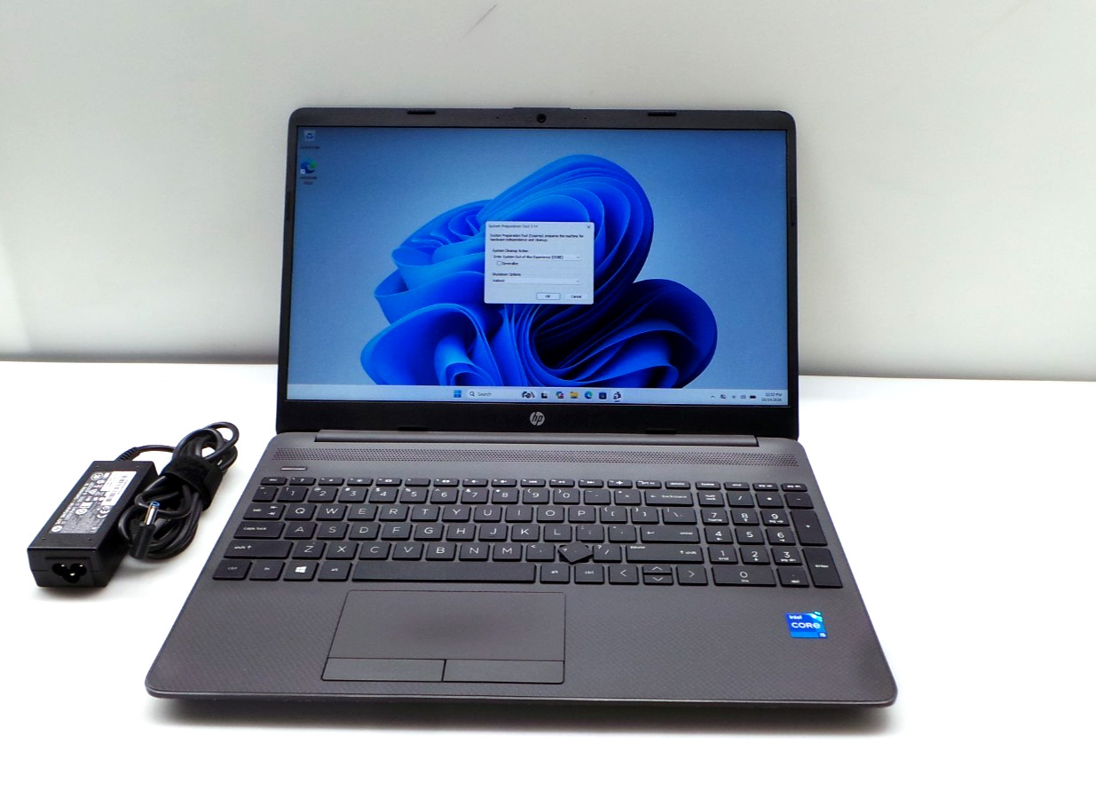 HP 250 G8 Notebook PC 15.6" | i5-1135G7 2.4GHz | 16GB RAM 256GB SSD | WIN 11 PRO