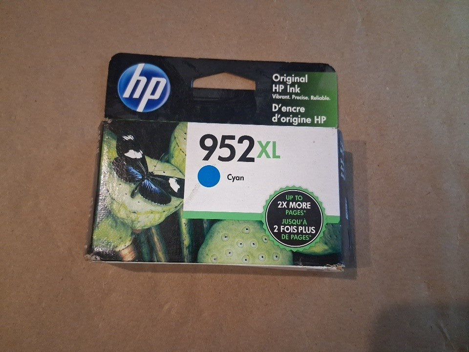 Genuin HP 952XL High-Yield Cyan Ink Cartridge, L0S61AN  Exp 7/2021