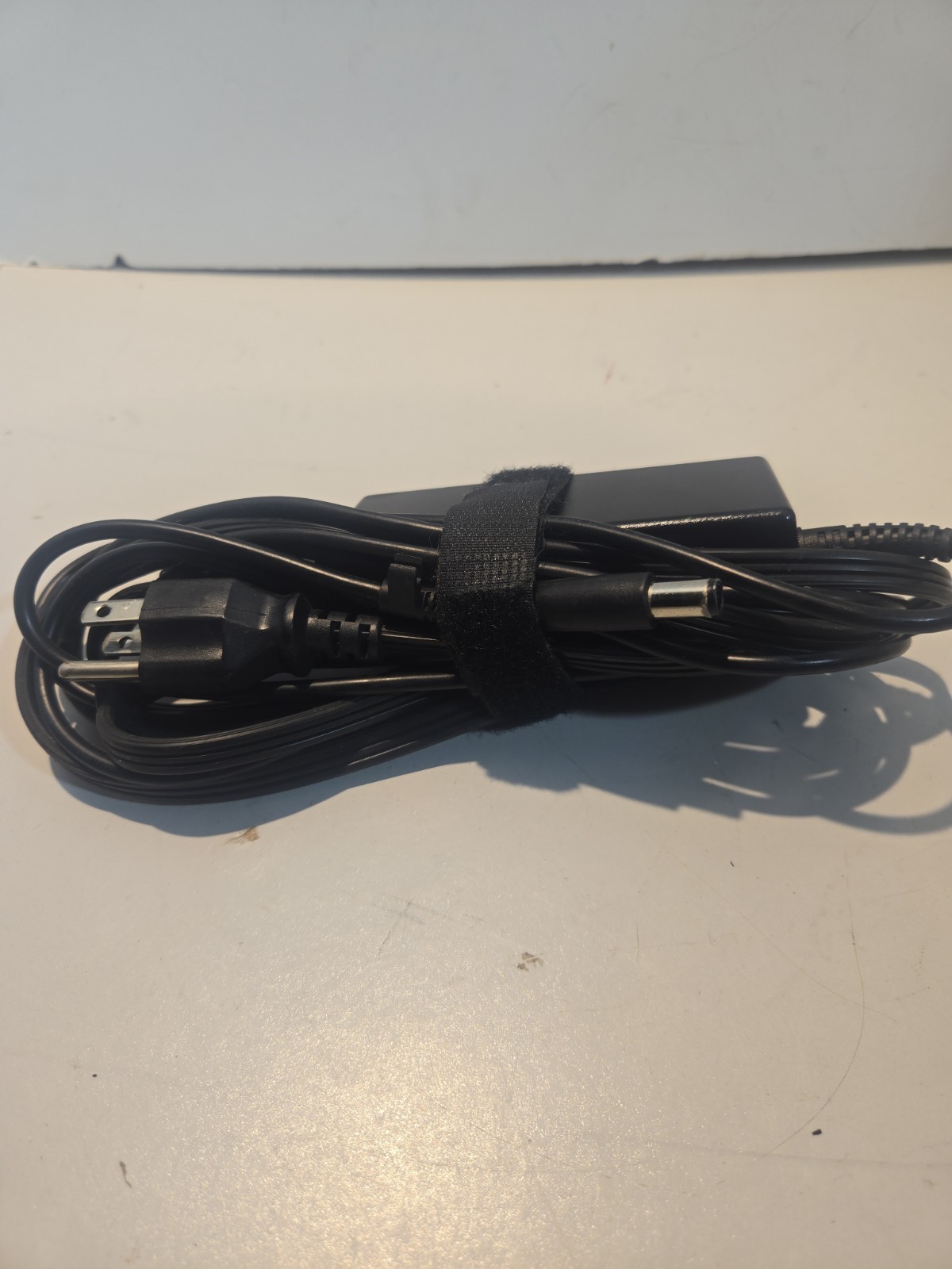 Genuine OE HP Compaq N193 65w wide range AC Adapter Charger/Cord Power Supply