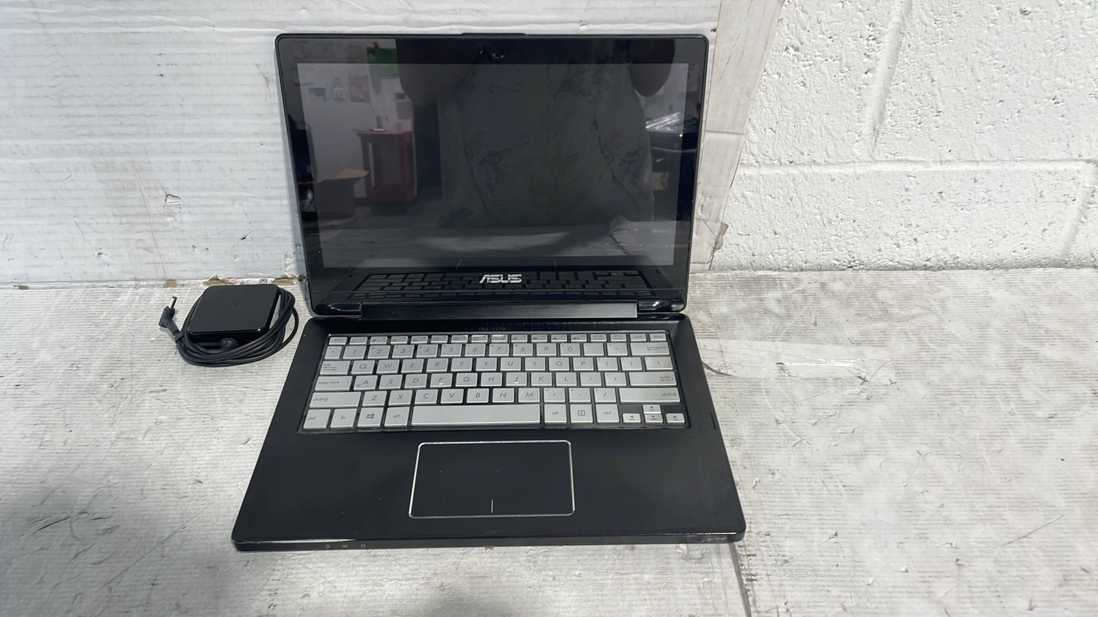 ASUS Q302LA Intel Core i5 5th Gen 13.3" Touch Laptop Notebook PC No HDD