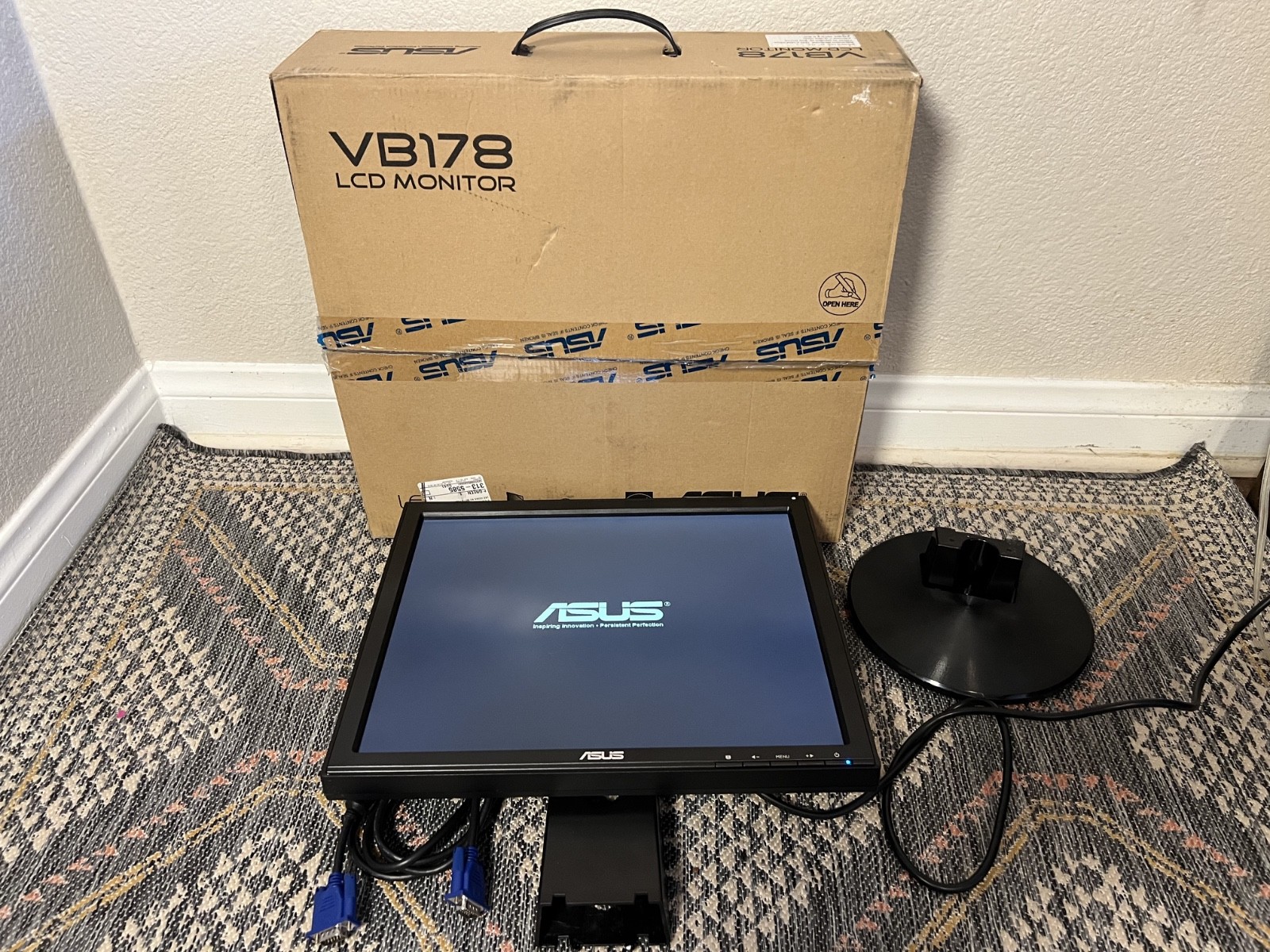 ASUS VB178 17" LED LCD Monitor - 1280x1024 - DVI / VGA - Open Box Barely Used