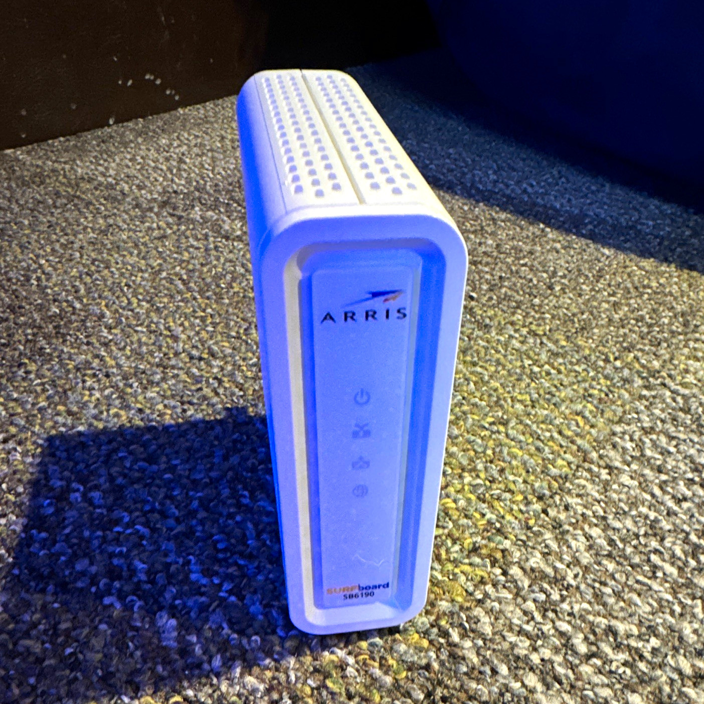 ARRIS SURFboard SB6190 DOCSIS 3.0 Cable Modem 1.4Gbps 1 LAN White w/ Adapter