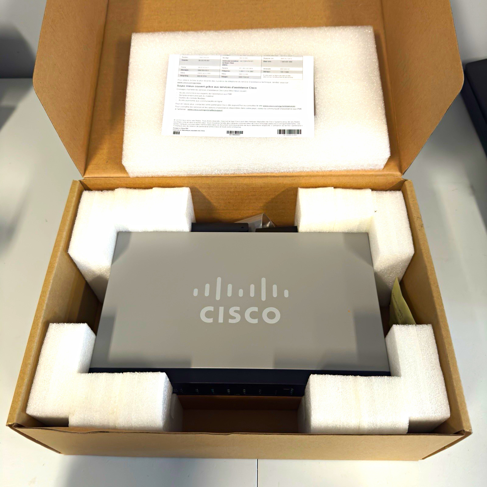 Cisco RV260W-A-K9-NA VPN Router with 8 Gigabit Ethernet Ports (R5) *READ*