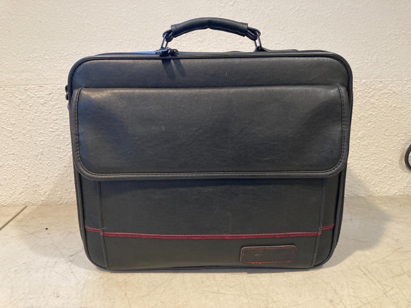 Vintage TARGUS CUN1 Universal Notebook Case Premium Vegan Leather