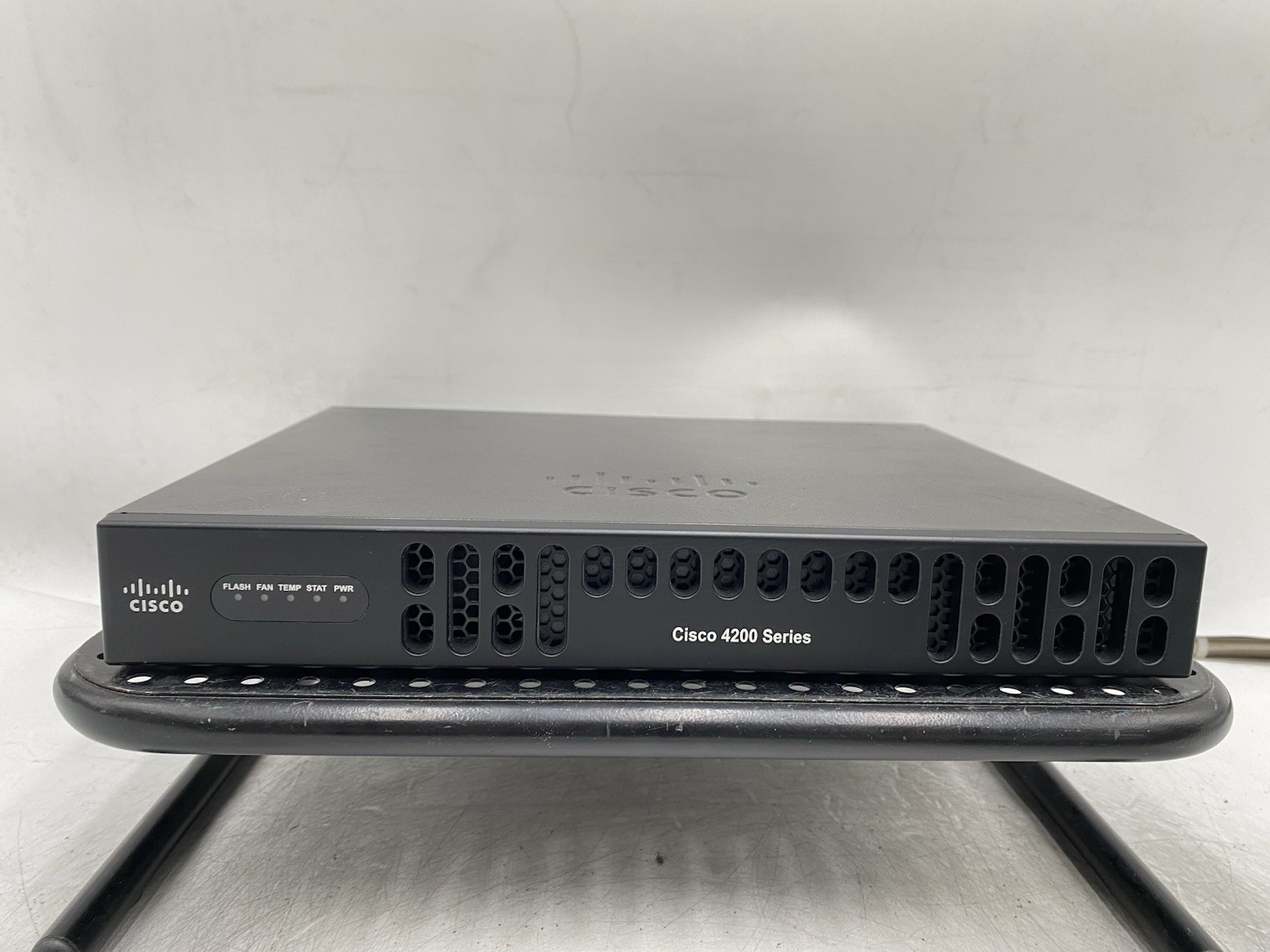 CISCO 4200 SERIES ISR4221 Integrated Services Router / NO POWER ADAPTER