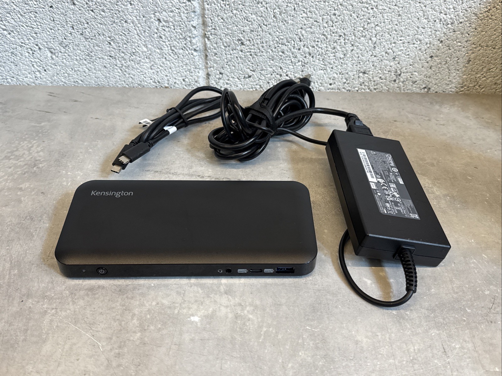 Kensington SD4840P USB-C Triple Video Driverless Docking Station w Power Adapter