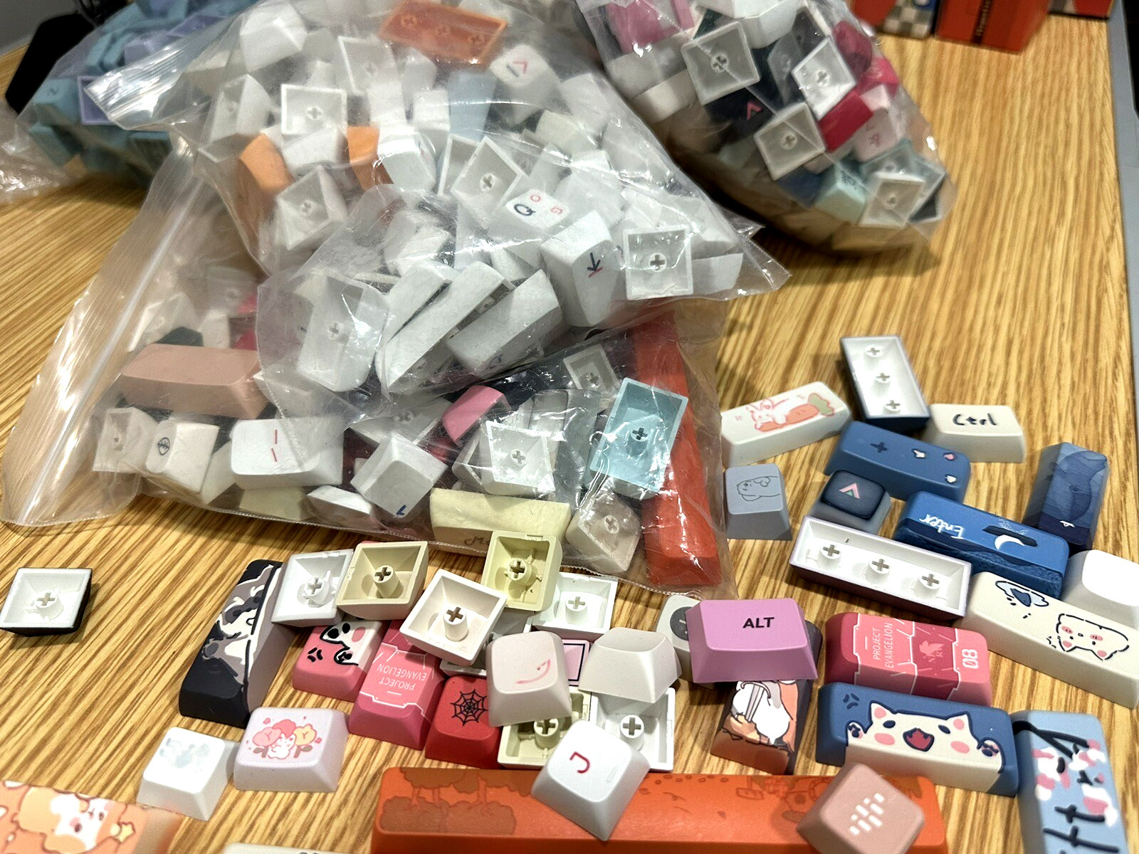 Keycaps Random 70+ Keys Kid Gift for Mechanic Keyboard No Blank Key