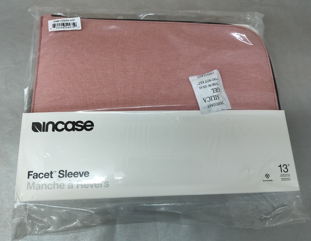 Incase Facet Laptop Sleeve With Recycled Twill for 13" MacBook Pro