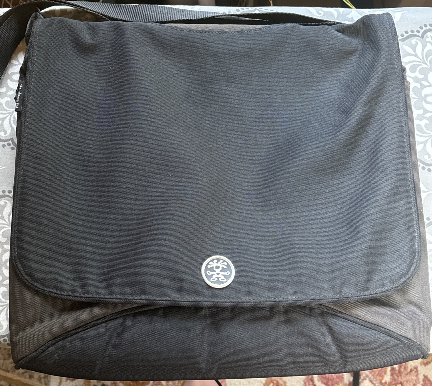 Crumpler The Skivvy Large Messenger Computer Bag Black Yellow