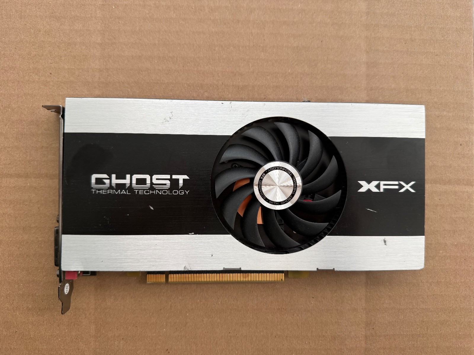 XFX AMD Radeon R7 250 800M 1GB DDR5 HDMI DisplayPort DVI Graphics Card