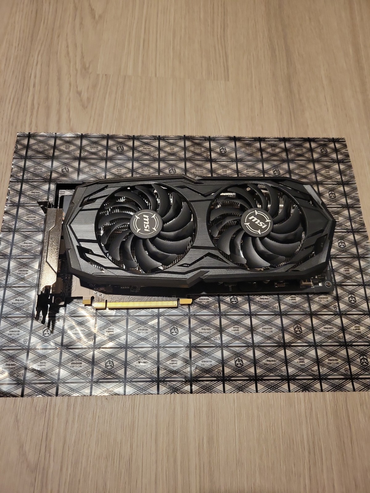 MSI Radeon RX 5600 XT GAMING MX GDDR6 Graphics Card - BROKEN FAN MOUNT READ DES