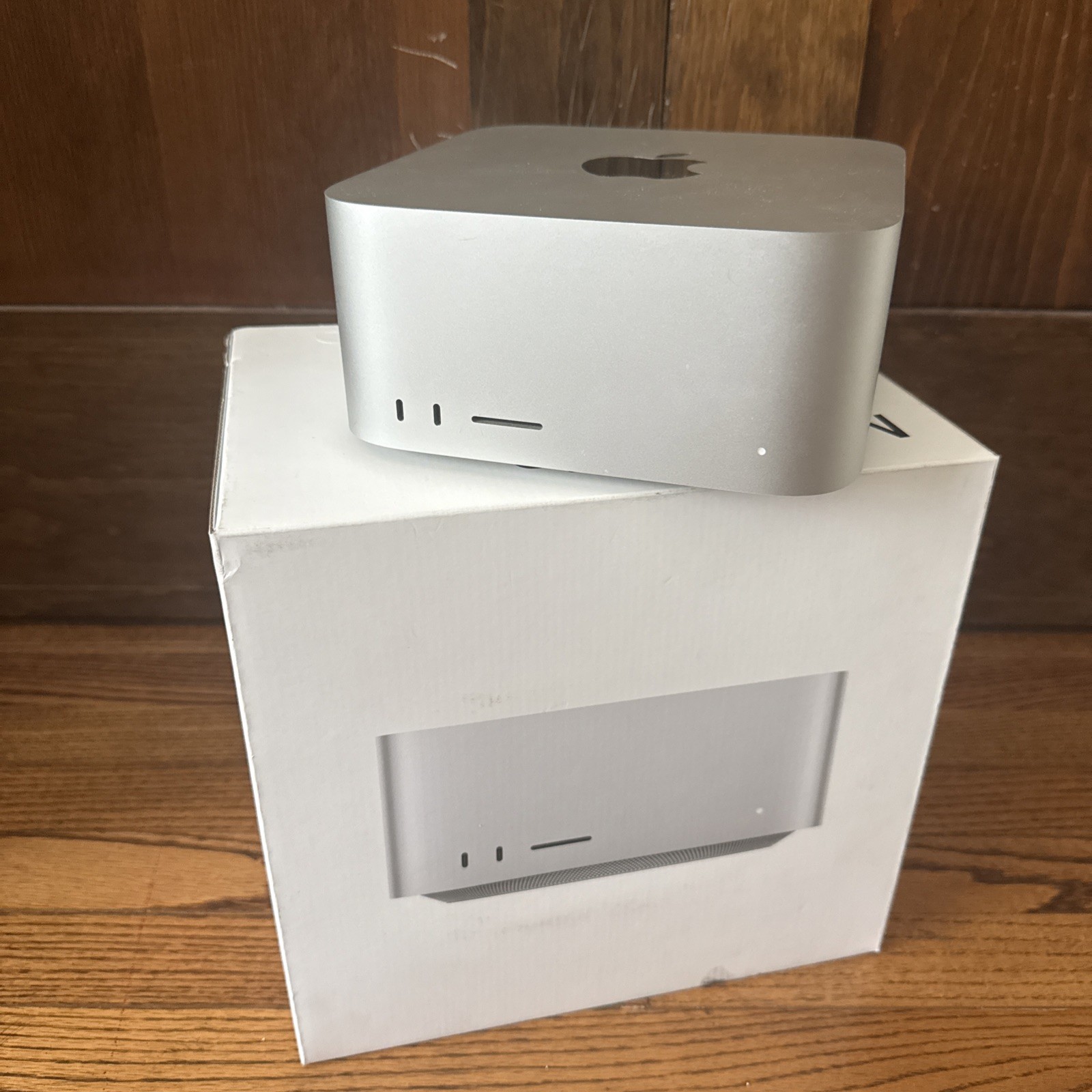 Apple Mac Studio M1 Max 32GB 512GB Silver Model A2615 MJMV3LL/A (March 2022)