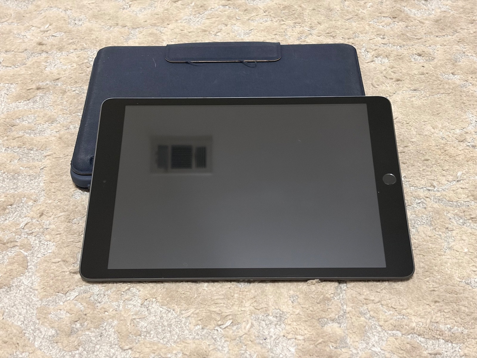 iPad 9th Generation(2021) 64gb with Logitech Keyboard Case and iPad Pencil