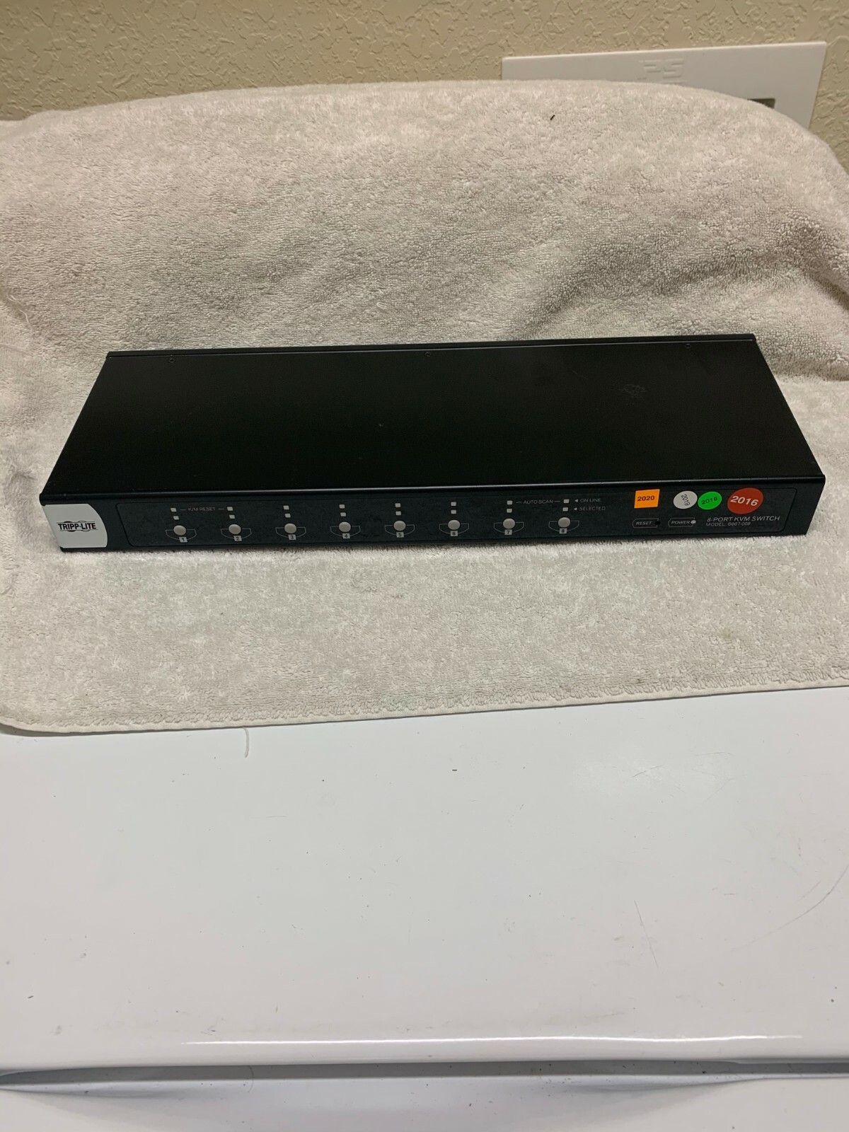Tripp-Lite 8-Port KVM Switch B007-008