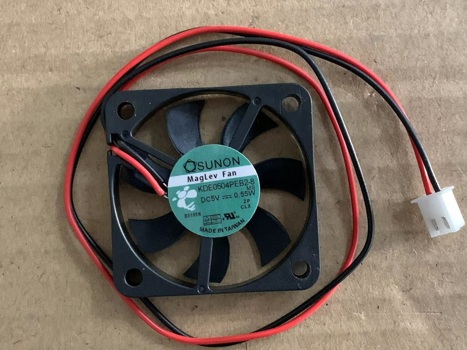 1 pcs ultra-thin 5V 0.55W mute notebook cooling fan KDE0504PEB2-8 4006