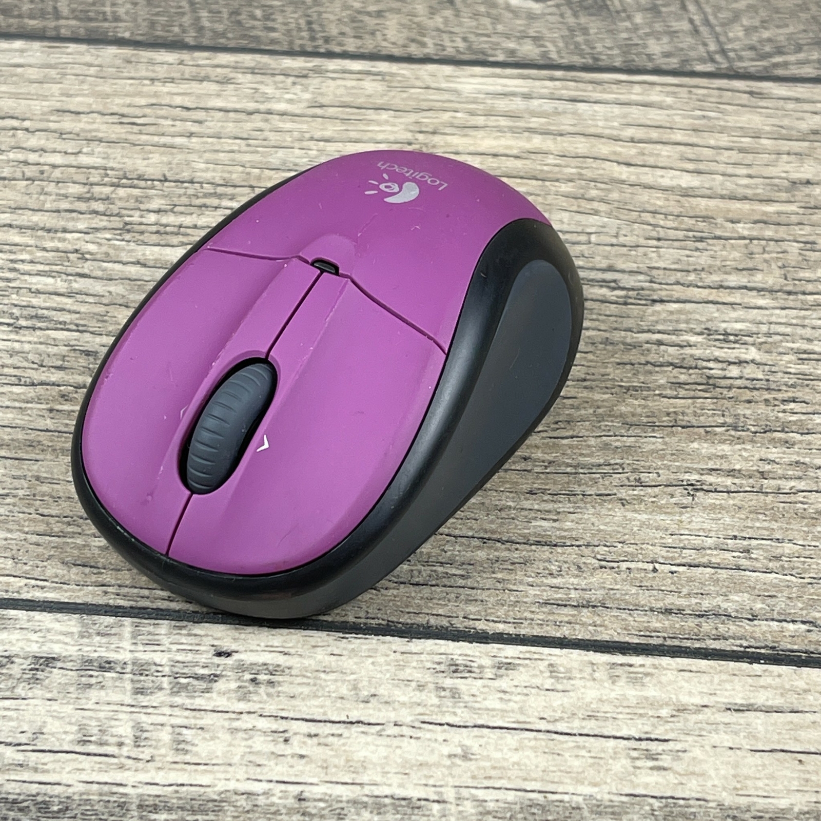 Logitech V220 MRBS136 Wireless Optical Mouse Please See Pictures and Description