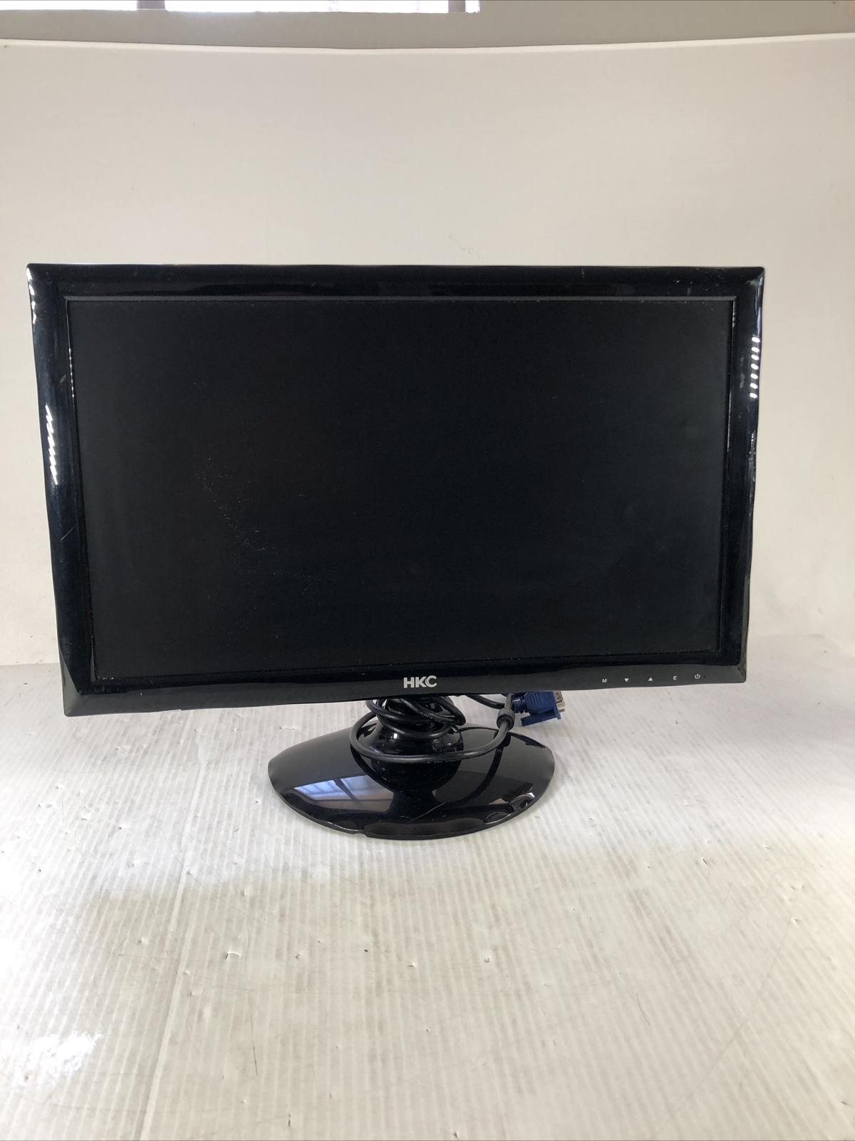 USED HKC N1812 Computer Monitor 