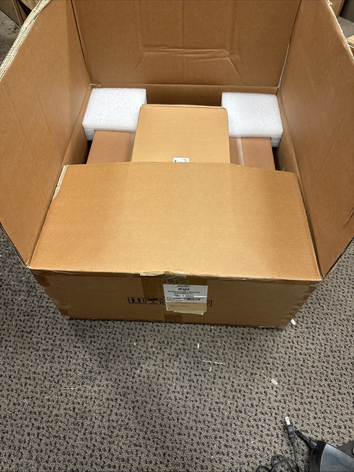 Black box  Rackmount Monitor Keyboard 300587 Server Room New In Box         offl