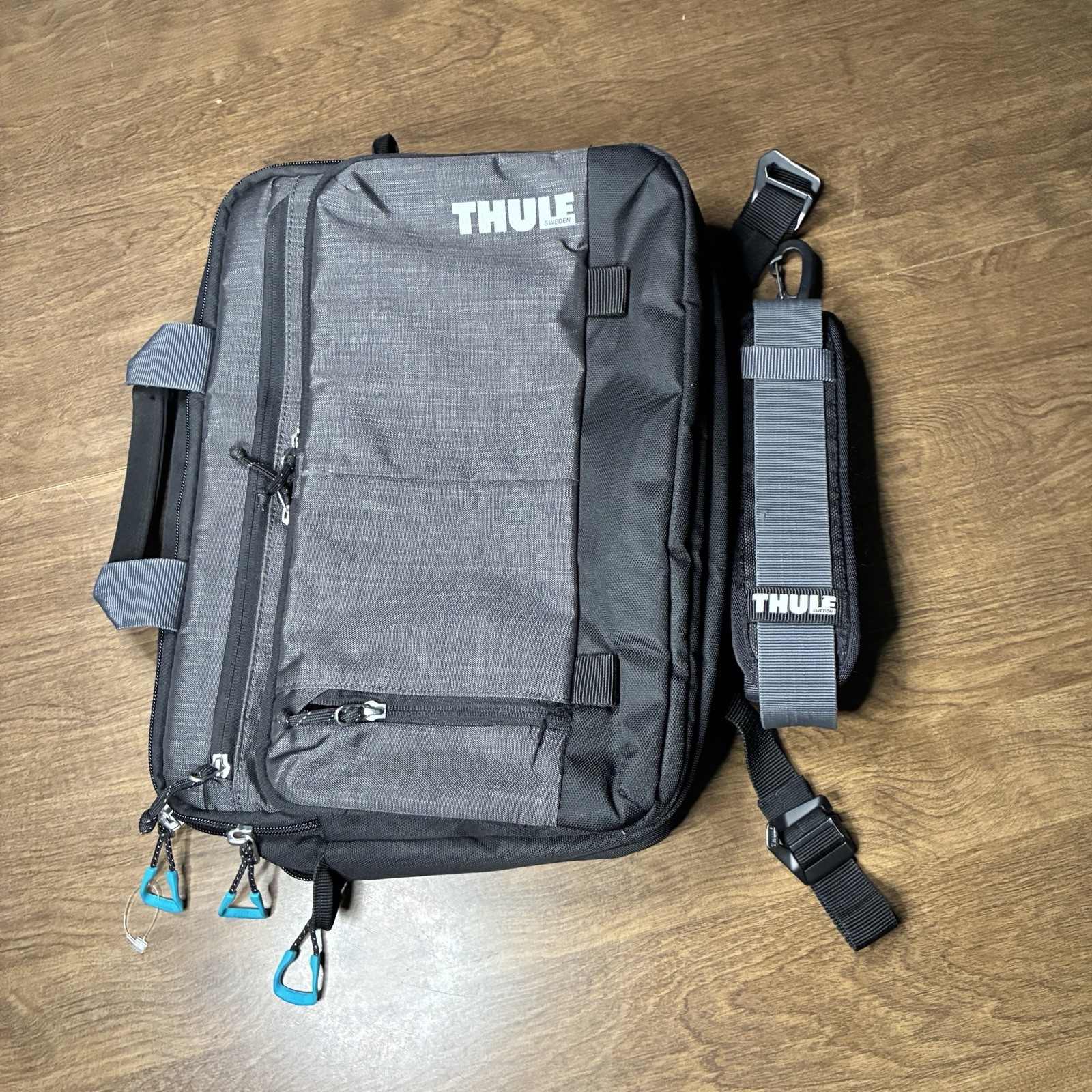 Thule Sweden Straven 13 Inch Laptop Macbook Deluxe Bag Gray & Black
