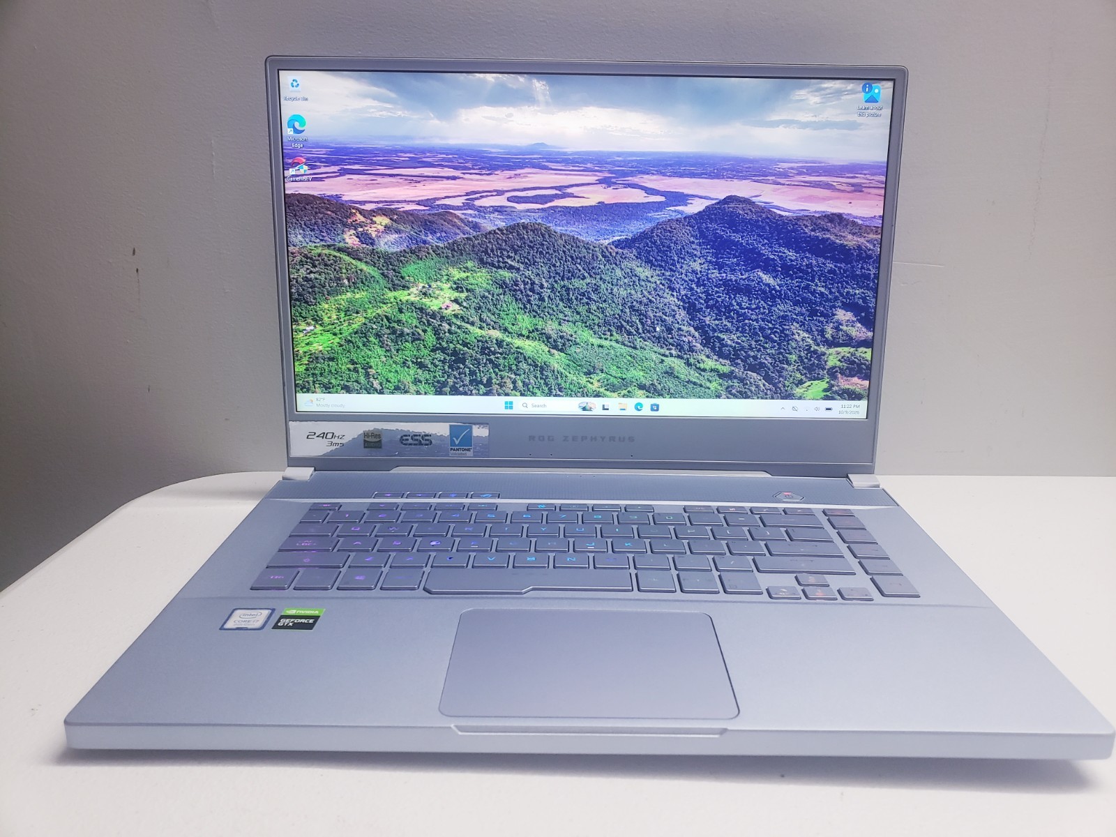 ASUS ROG Zephyrus M GU502GU i7-9750H 2.60GHZ 16GB 256GB 15.6 Nvidia 1660Ti 6GB..