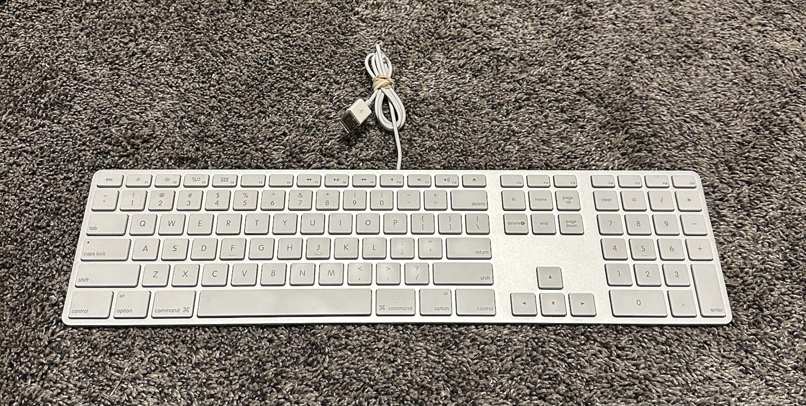 Apple Wired Keyboard USB-A with Numeric Keypad | 2 USB-A Port Hub | A1243 | Good