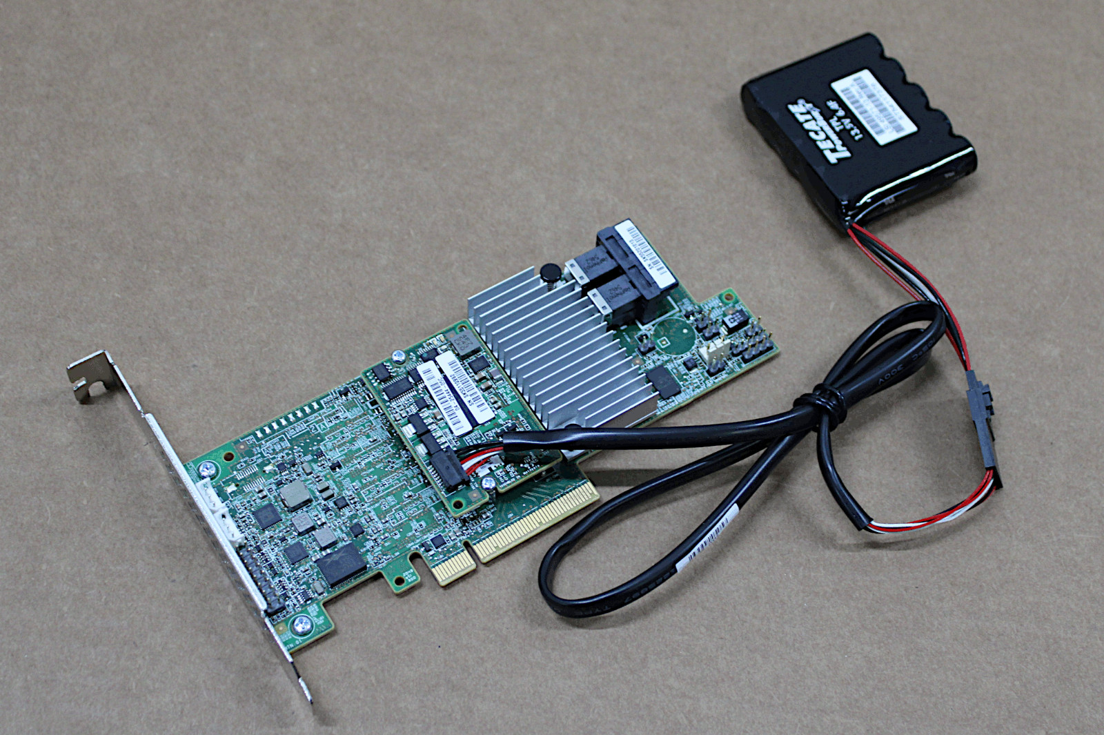 LSI Broadcom MegaRAID 9361-8i 8-Port 12Gb/s PCIe 3.0 x8 RAID w/CacheVault Kit FH