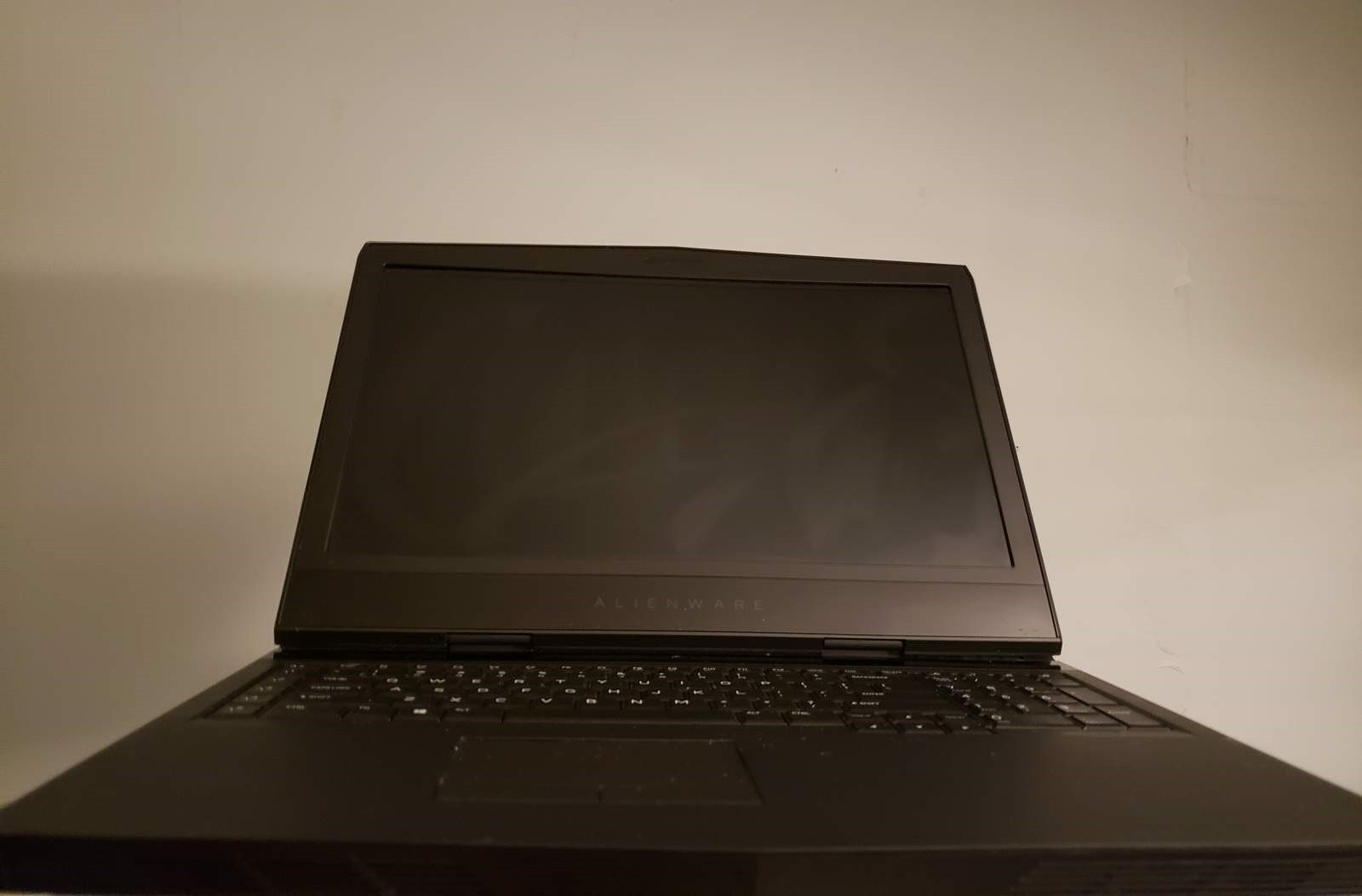 Alienware 17 R4 Intel Core i7-7700HQ w/ NVIDIA GTX 1070 for Parts
