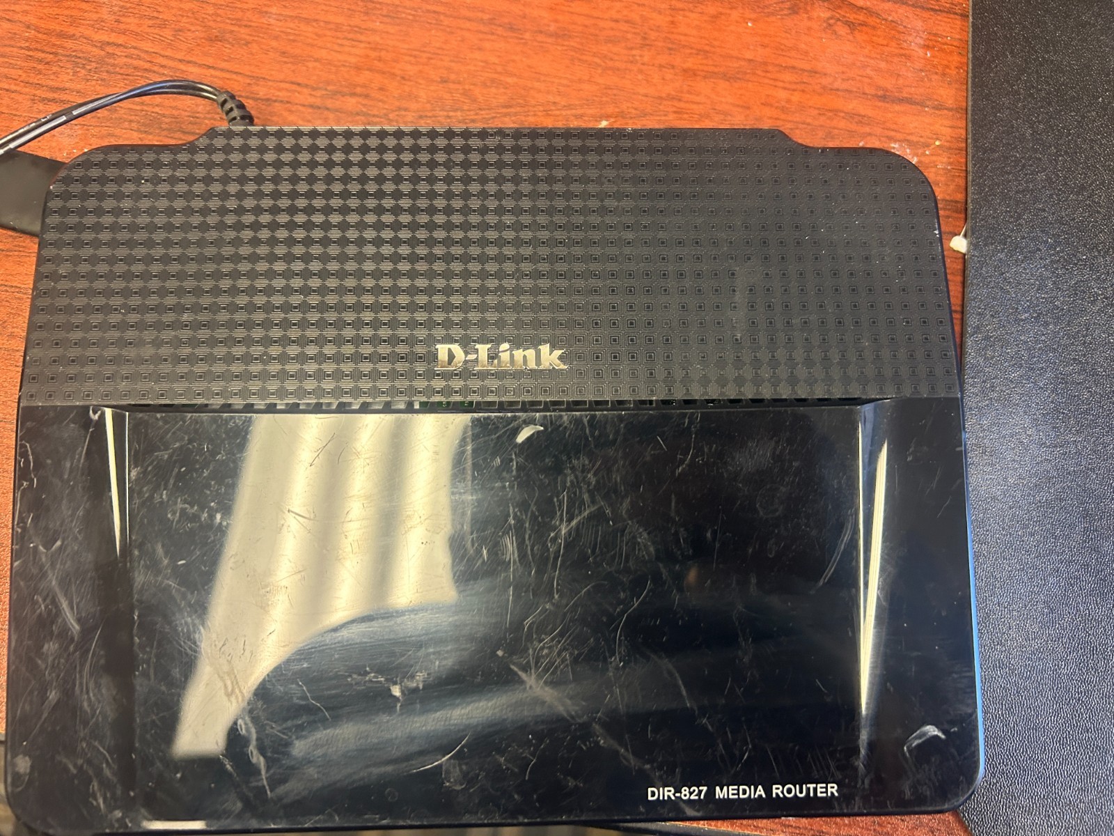 D-Link HD Media Router 2000 300 Mbps 4-Port Gigabit Wireless N Router (DIR-827)