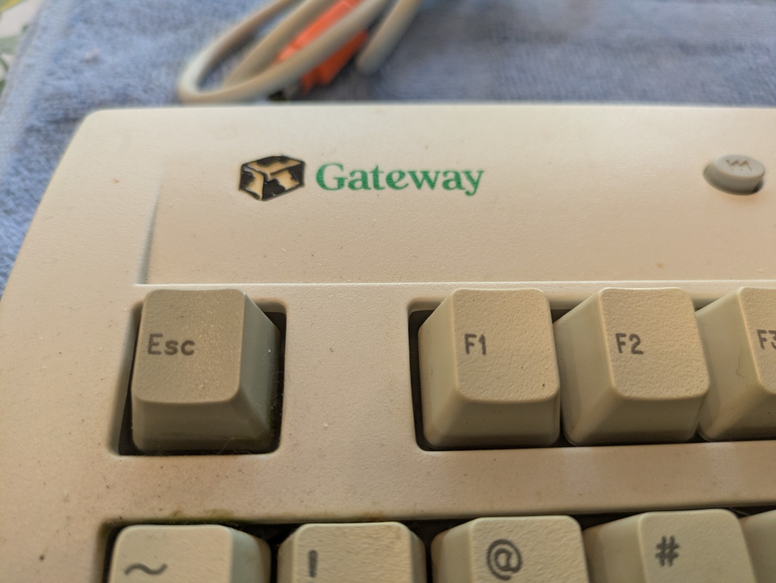 Vintage Gateway 7001602 Wired Keyboard (Key Tronic E06150U S020-C)