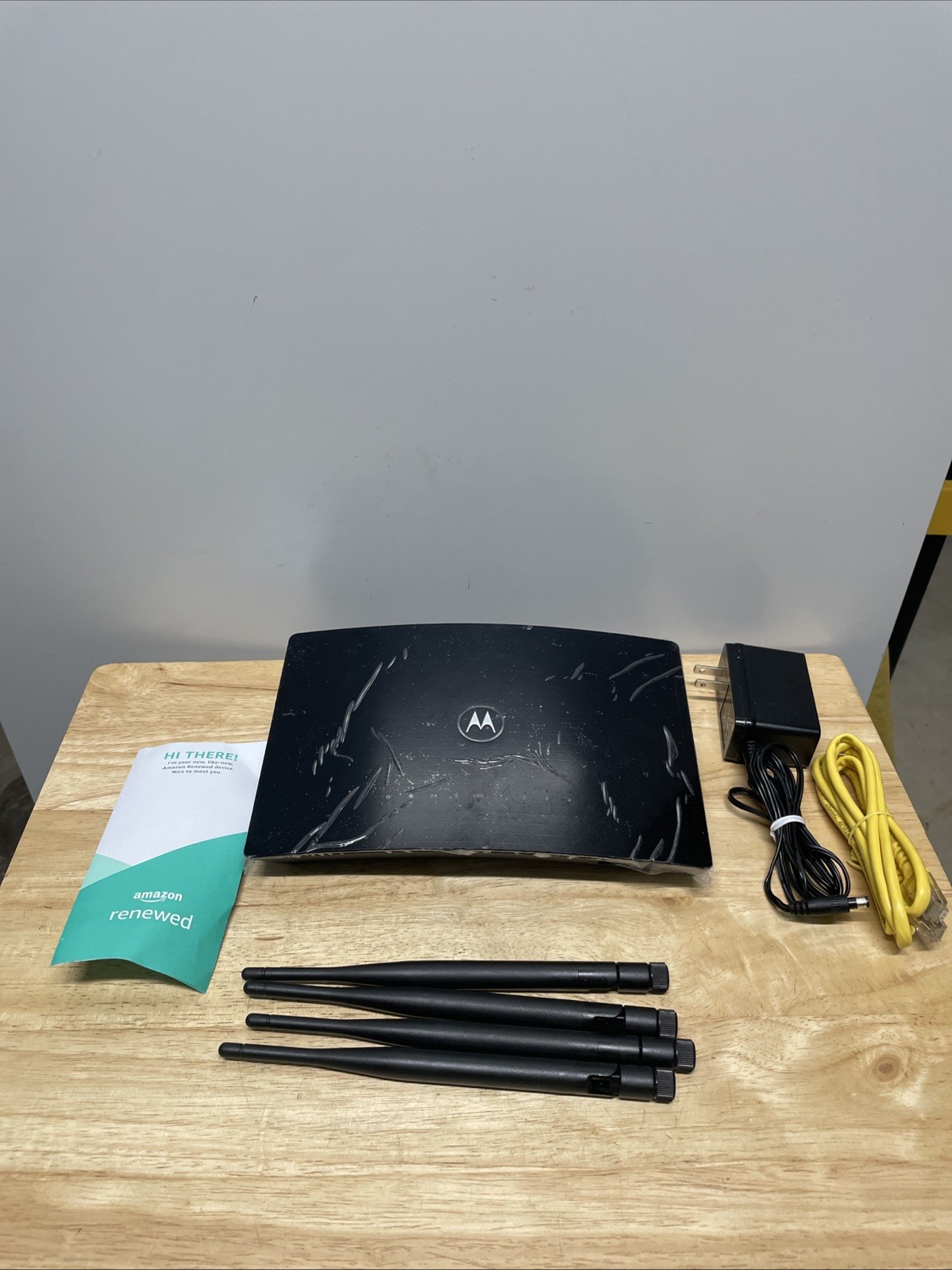 MOTOROLA AC2600 4x4 WiFi Smart Gigabit Router with Extended Range, Model MR2600