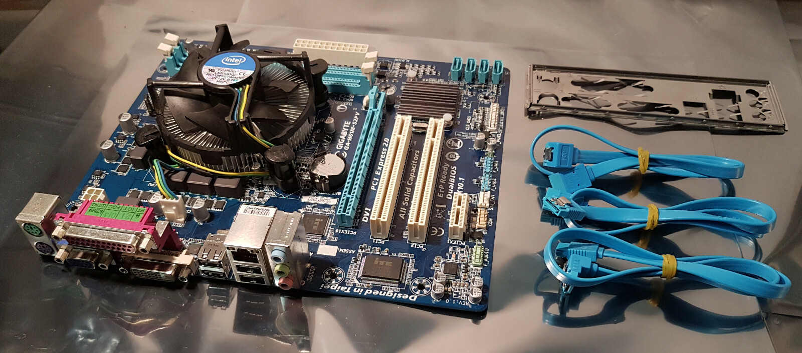 Gigabyte GA-H61M-S2PV Rev 1.0 MicroATX Motherboard Pentium G620 w/ Backplate