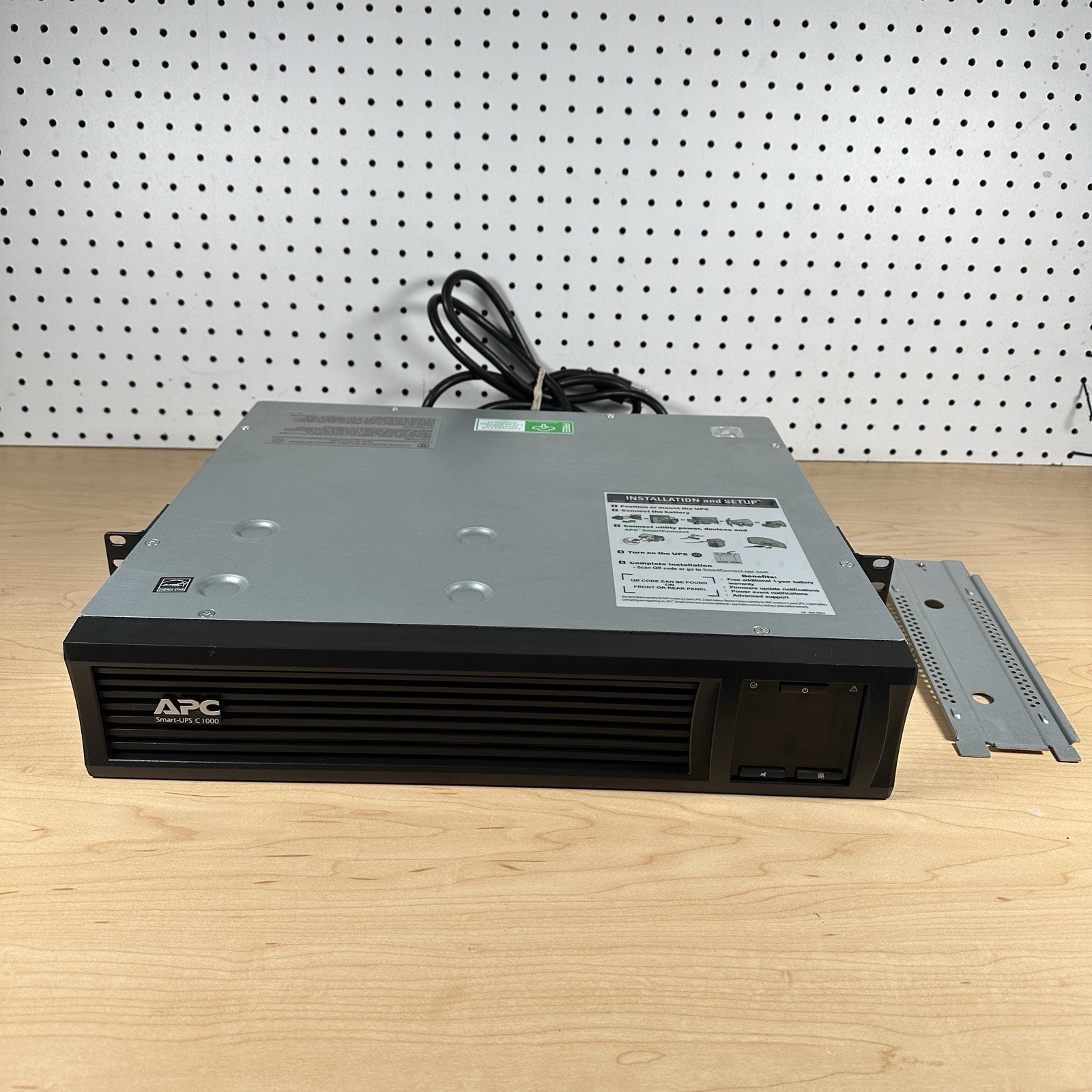 APC SMC1000-2UC 120v SmartConnect Battery Backup - No Batteries -Tested
