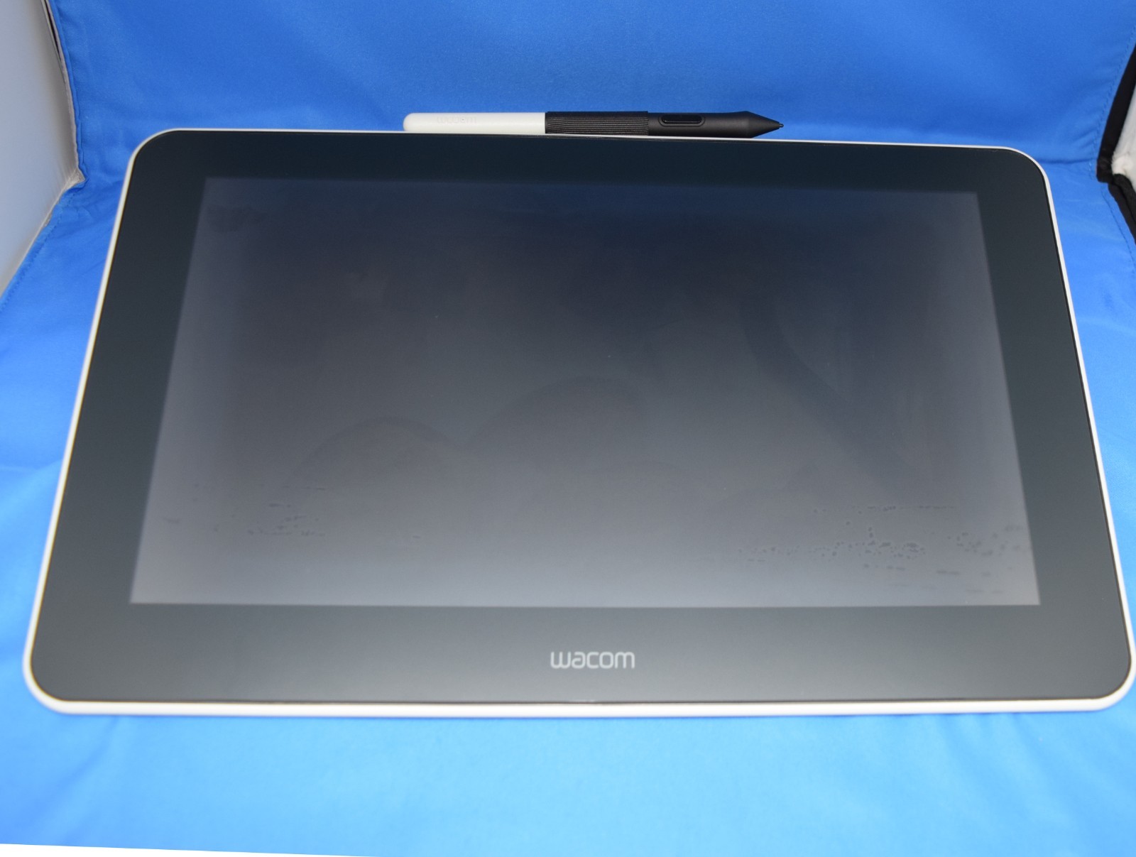 WACOM ONE MODEL DTC-133 COMES WITH PEN & CABLE - IN OPEN BOX 