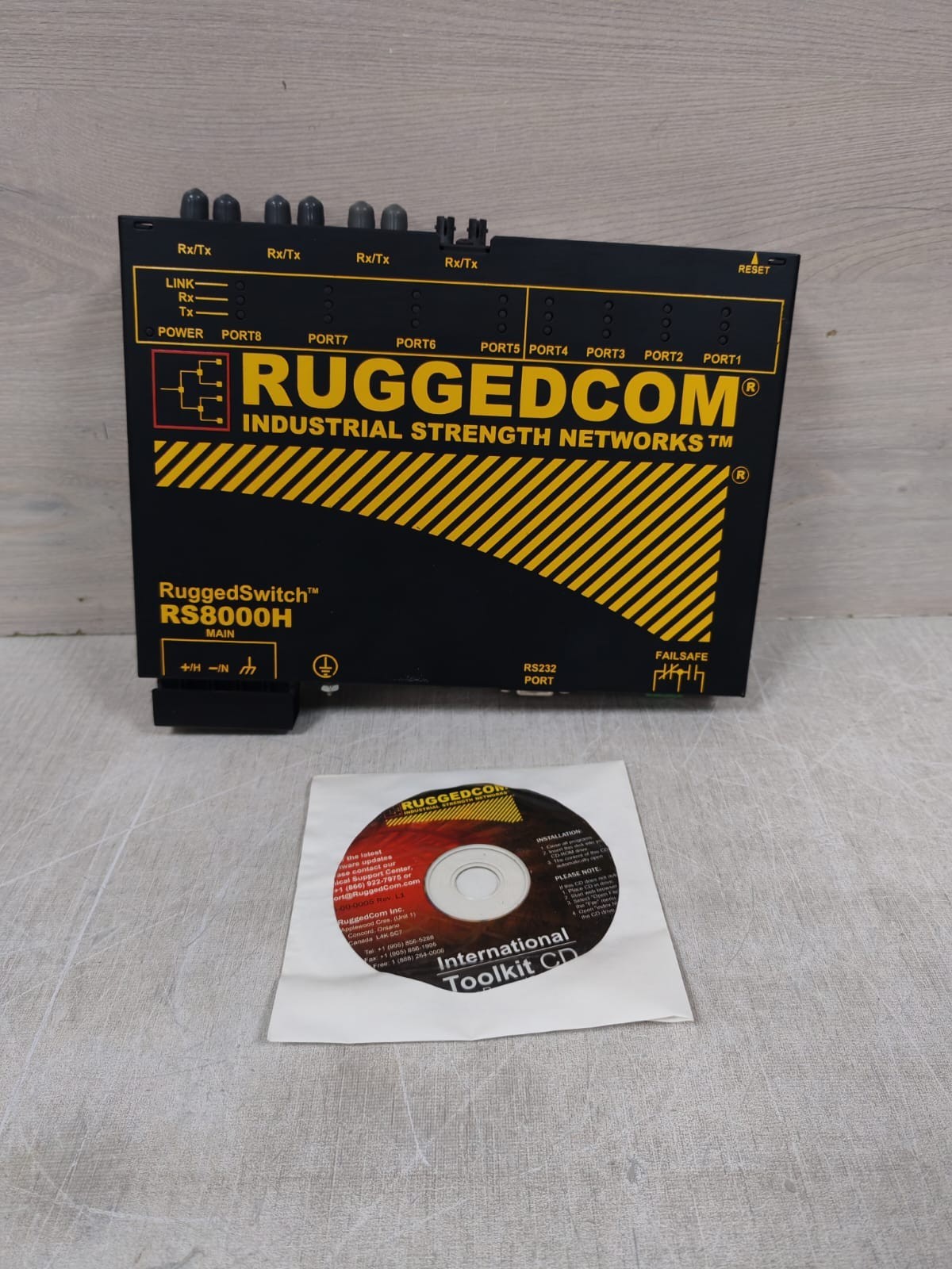 RUGGEDCOM INDUSTRIAL STRENGTH NETWORKS RS8000H /RS80000HNC-HI-MMST-MS-XX-W/O BOX