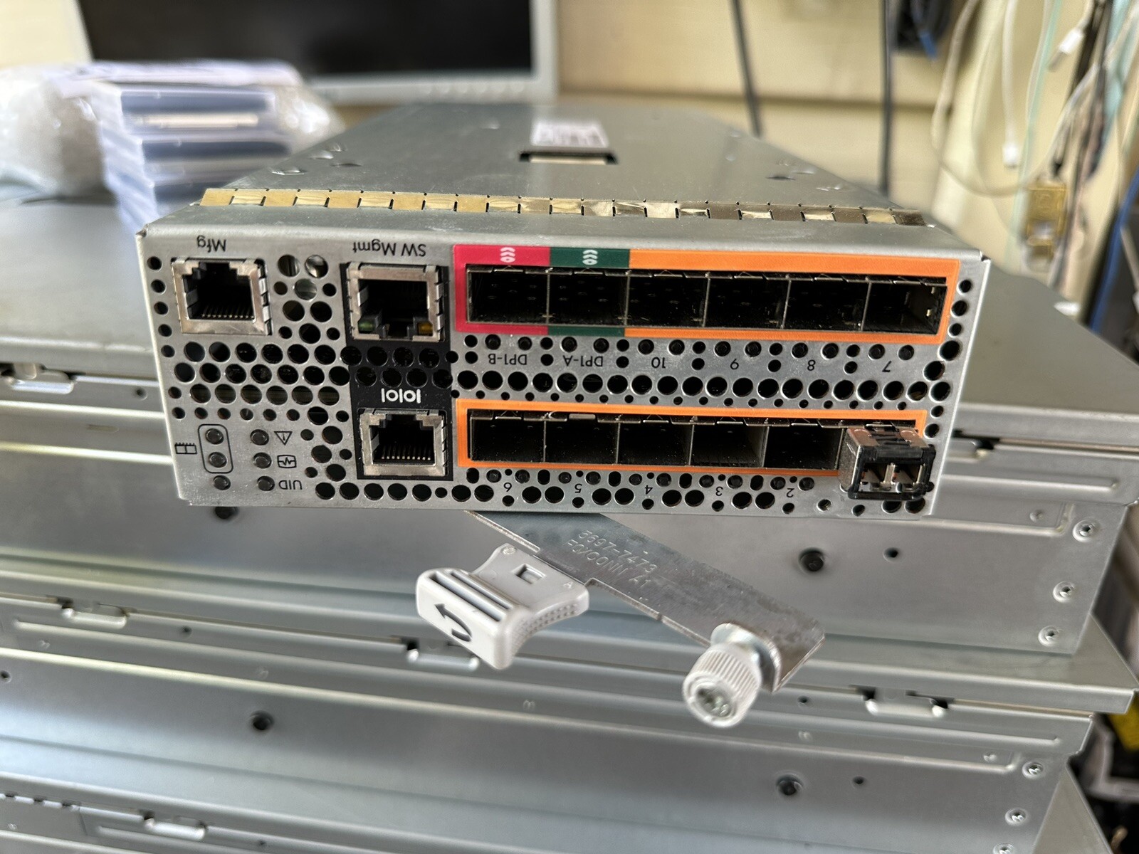 HP  AG828-63021 4GB Array Controller  embedded switch 460586-005 HSV300