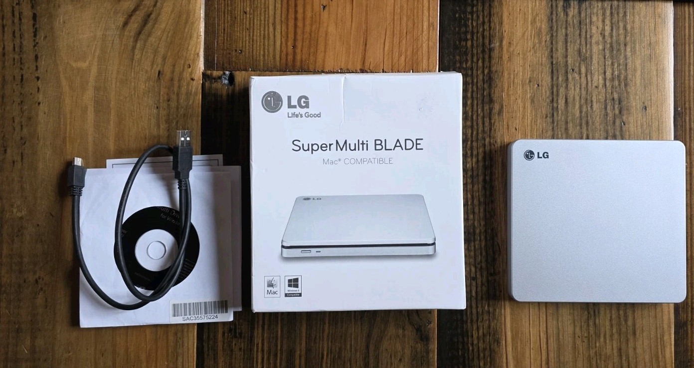 LG SuperMulti Blade Ultra Slim Portable External DVD Writer AP70NS50