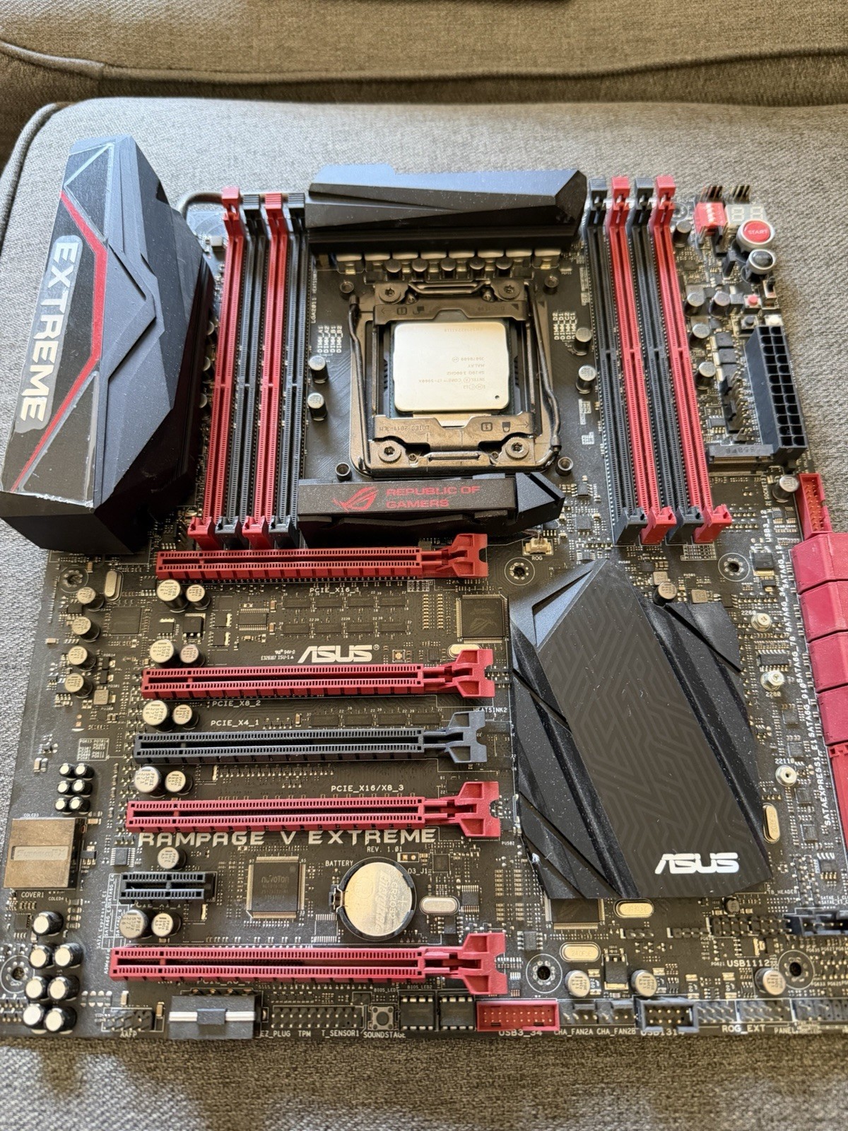 ASUS Rampage v Extreme Motherboard LGA2011 DDR4 + 5960x CPU COMBO
