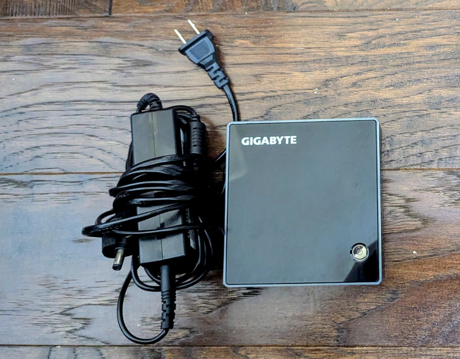 Gigabyte Brix GB-BXA8-5545 Ultra Compact Mini PC Kit
