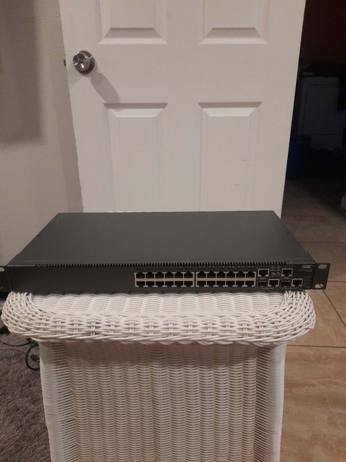 SMC Networks SMC6224M Rack-Mount TigerStack Black 24 Ethernet Ports 10/100 Mbps