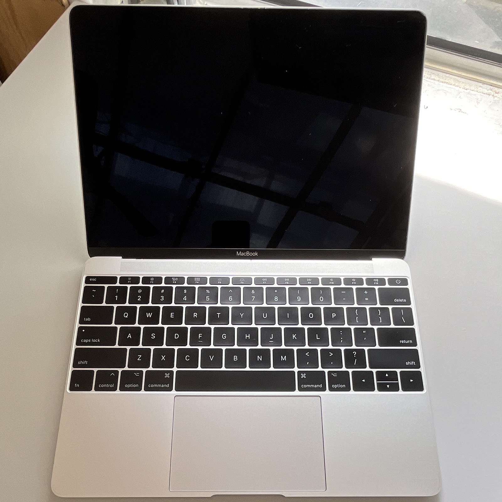 Apple MacBook 13in Silver (2017) i3 1.2GHz 8GB RAM 200GB SSD