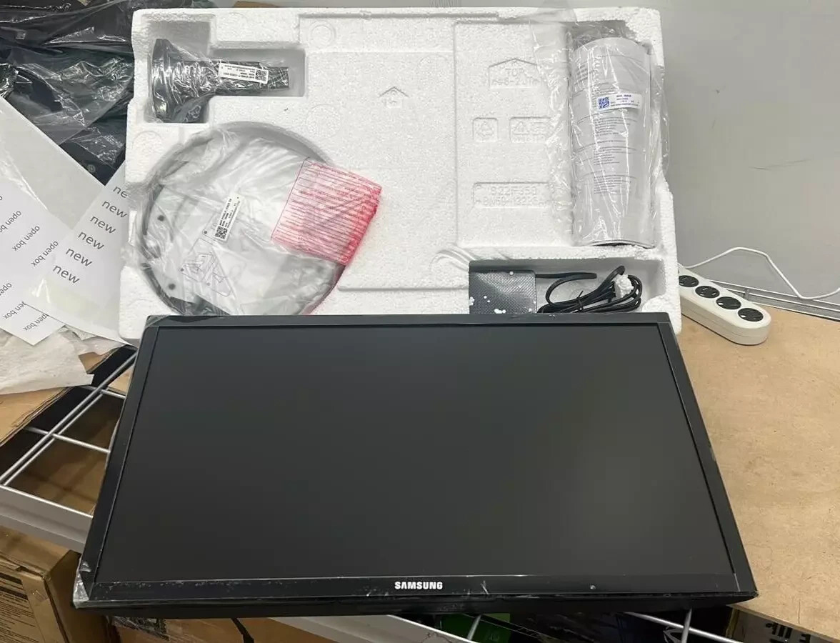 Samsung 22" SF350 LED Monitor Black