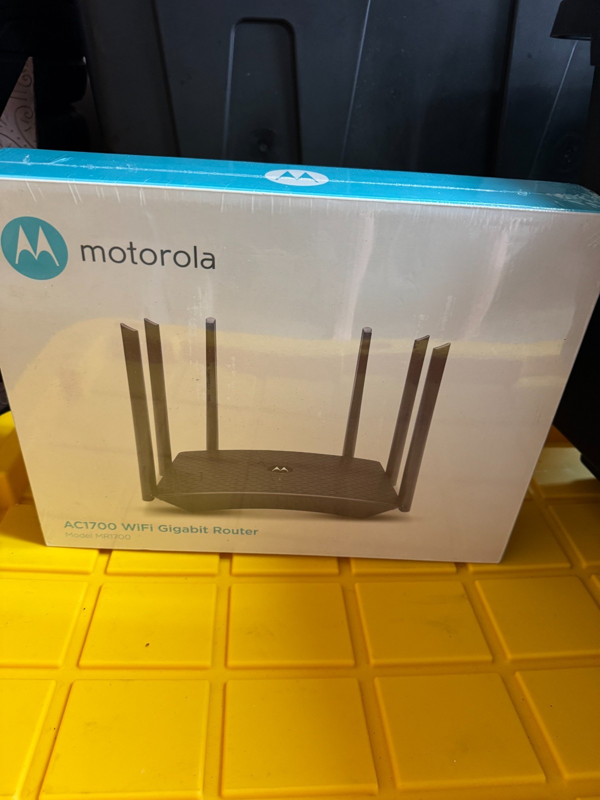 New In Box motorola AC1700 WIFI Gigabit Router