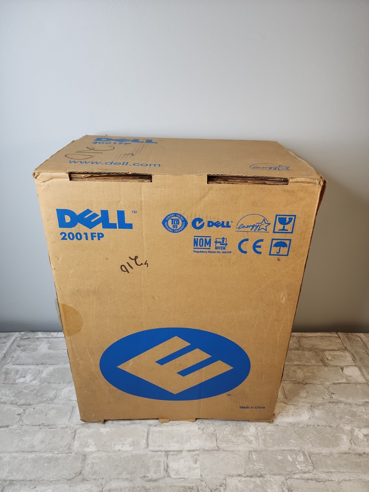 Dell UltraSharp 2001FP 20.1" LCD Monitor Tested w/ Stand, Cables & Original Box