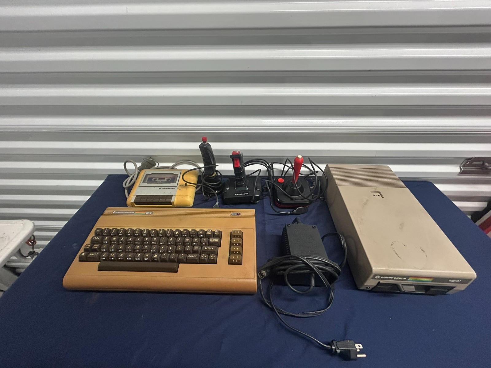 Commodore 64 1541 Floppy Disk Drive HUGE LOT OF GAMES, P/S JOYSTICKS AND MORE